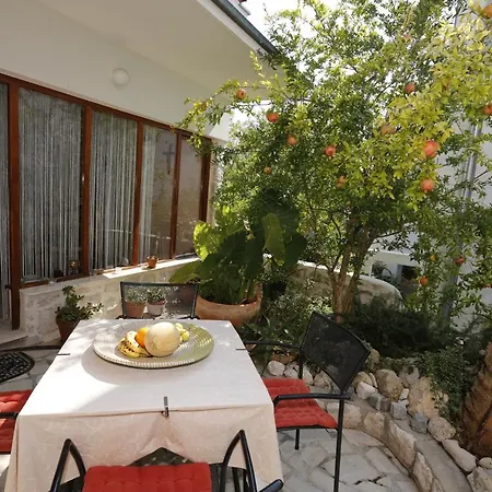 Franka Rab בית הארחה 3*