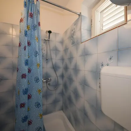 Franka Rab בית הארחה 3*