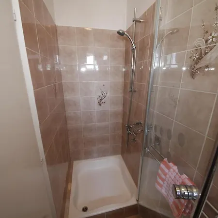 Franka Rab בית הארחה