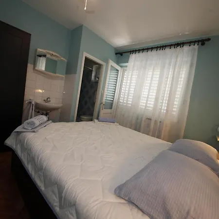 Villa Franka Rab בית הארחה