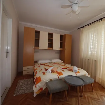 Villa Franka Rab בית הארחה 3*