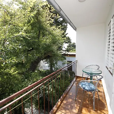 Franka Rab بيت ضيافة راب