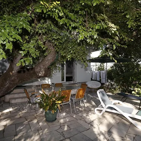 Villa Franka Rab בית הארחה 3*